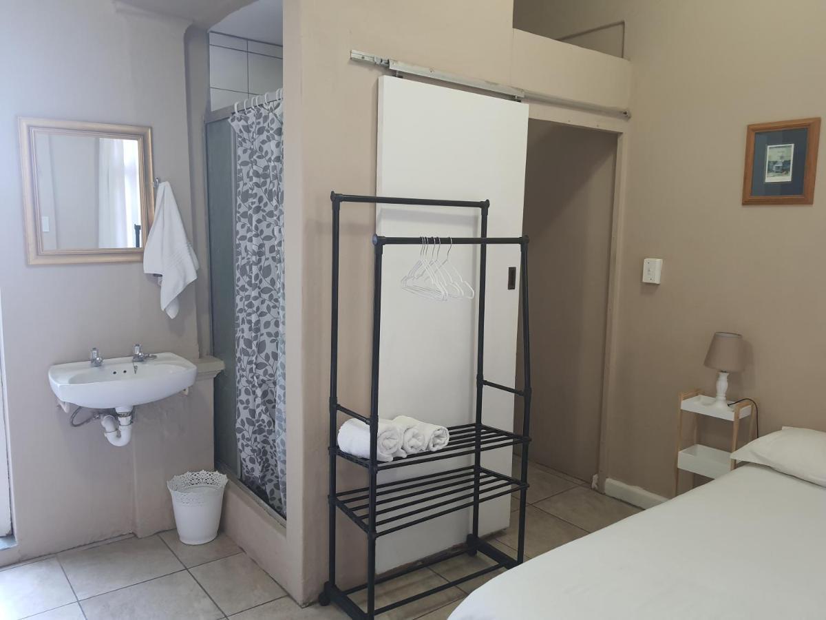 Oasis Shanti Backpackers Oudtshoorn Bagian luar foto