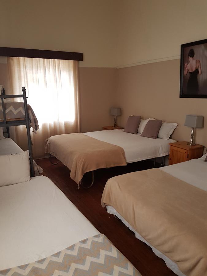 Oasis Shanti Backpackers Oudtshoorn Bagian luar foto