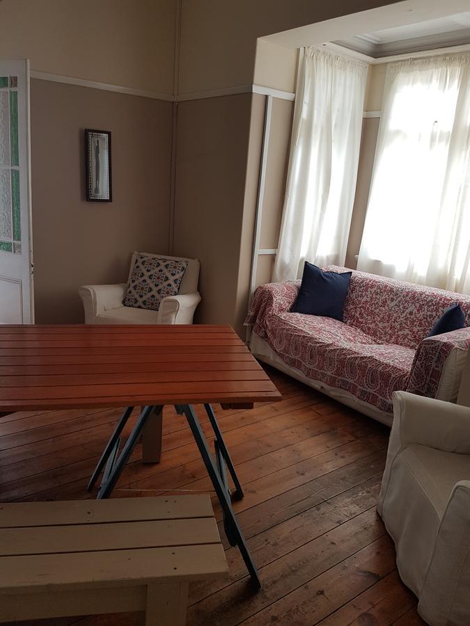 Oasis Shanti Backpackers Oudtshoorn Bagian luar foto