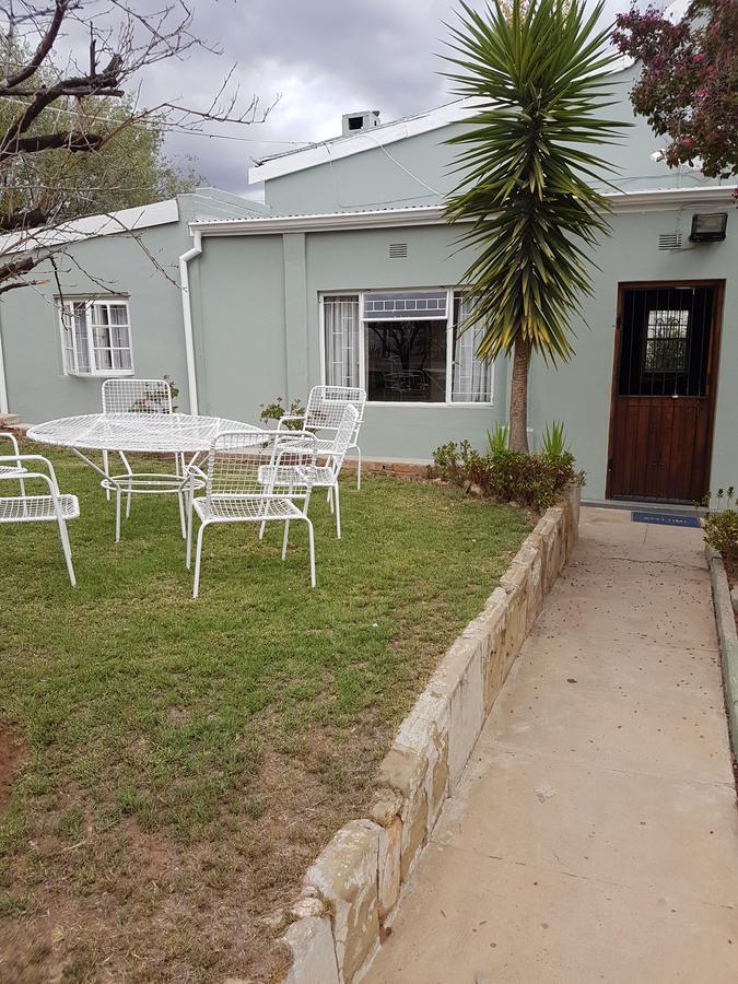Oasis Shanti Backpackers Oudtshoorn Bagian luar foto