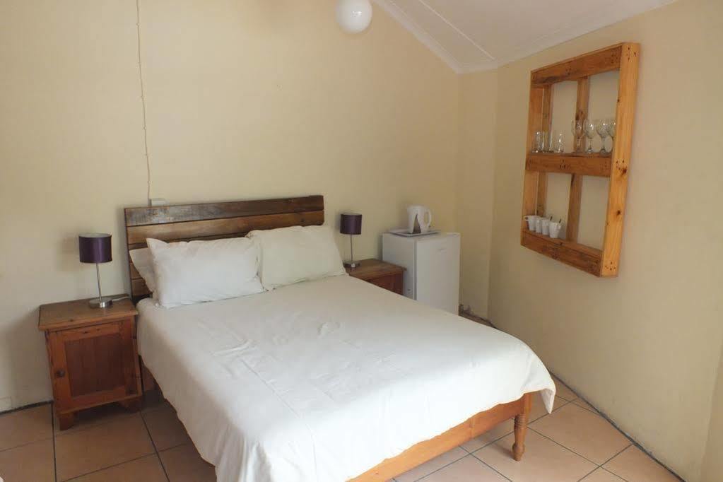 Oasis Shanti Backpackers Oudtshoorn Bagian luar foto