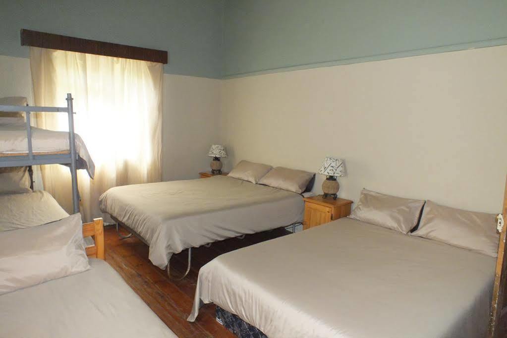 Oasis Shanti Backpackers Oudtshoorn Bagian luar foto
